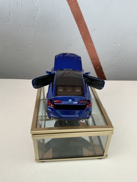 BMW M8 1:32
