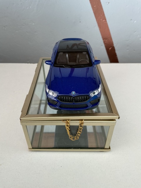 BMW M8 1:32