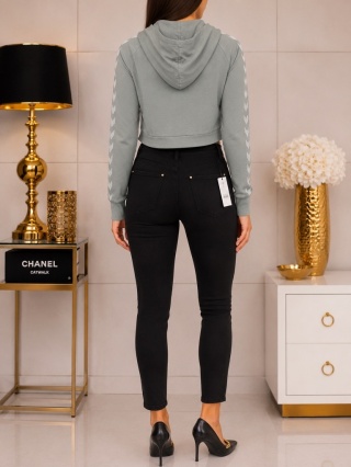 Krótka bluza crop z kapturem