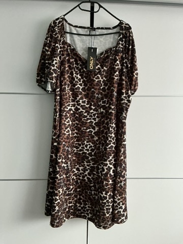 Sukienka w panterkę