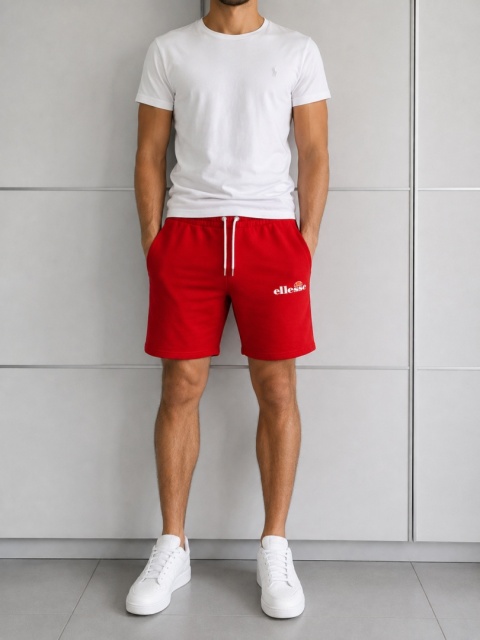 Czerwone spodenki męskie Ellesse - założone na modela