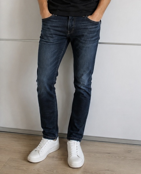 Jack & Jones męskie jeansy Slim Fit w kolorze niebieskim, rozmiar S – widok na osobie