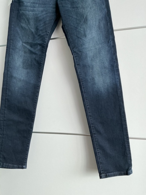 Jack & Jones jeansy męskie Slim Fit – widok nogawek i tylnej części