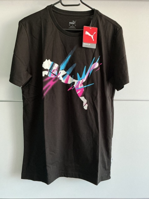 Czarny T-shirt męski Puma z kolorowym nadrukiem - widok z przodu